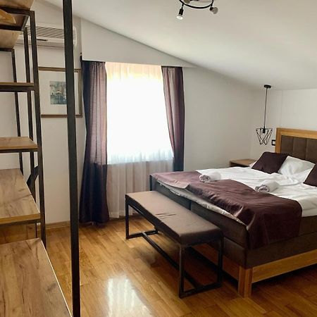 Motel Kiwi Grude エクステリア 写真