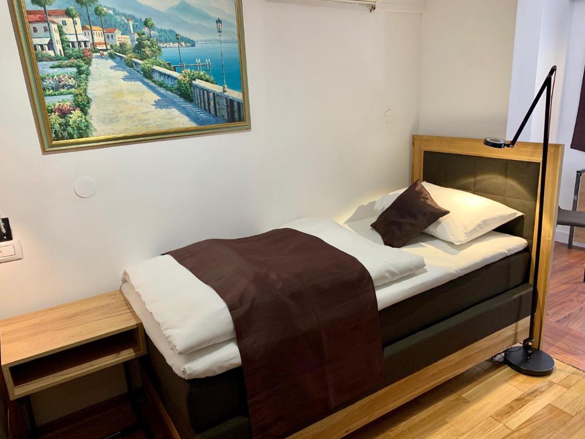 Motel Kiwi Grude エクステリア 写真