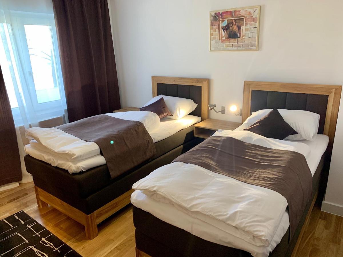 Motel Kiwi Grude エクステリア 写真